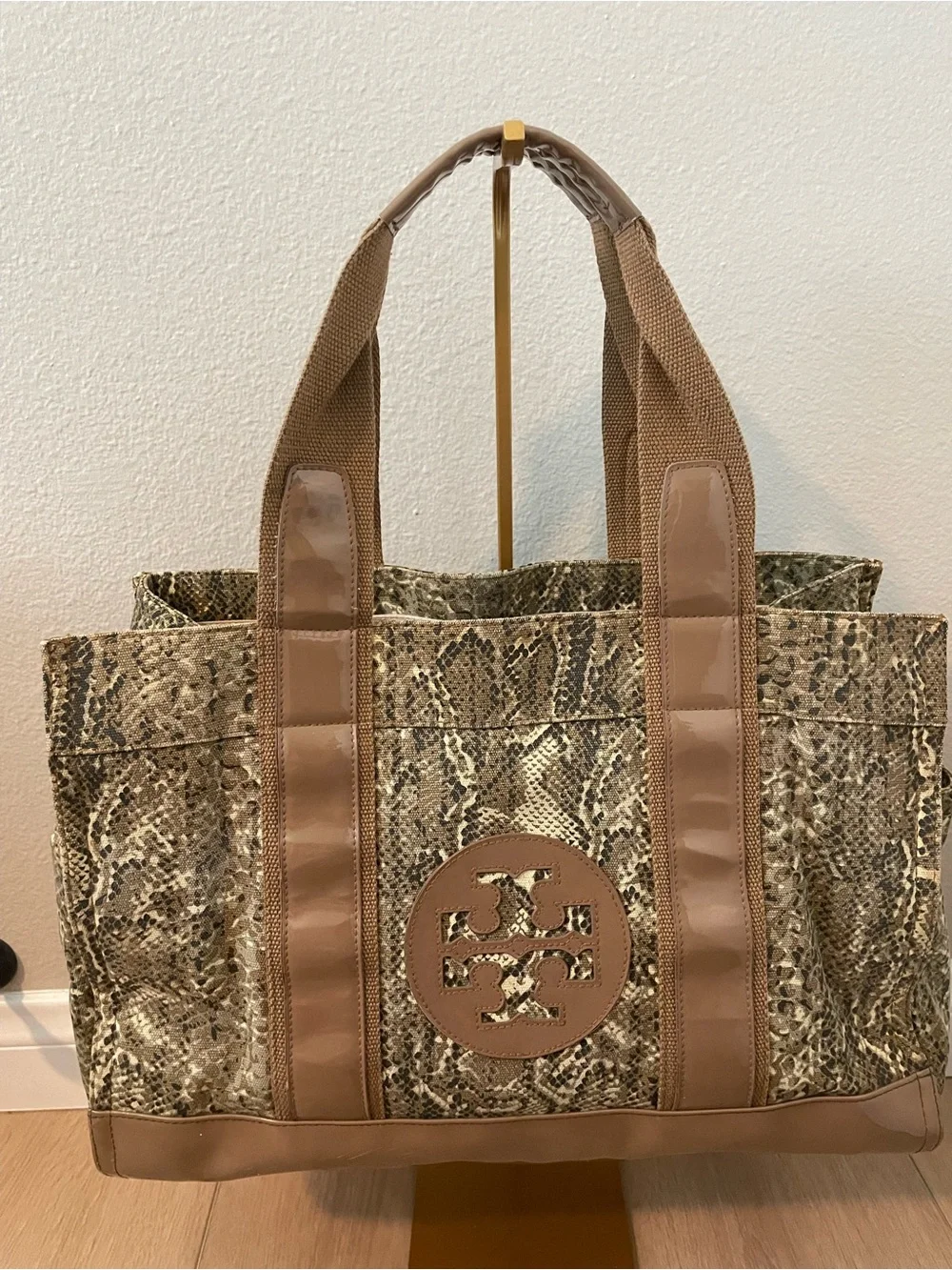 Tory Burch beautiful distinctive